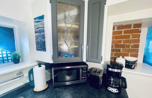 Shawnigan Lake House | Charming suite at the lake, right in the heart of the village.