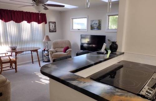 Marion House | Charming suite in Marion IN, right next to Indiana Wesleyan University