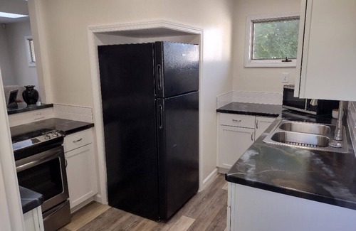 Marion House | Charming suite in Marion IN, right next to Indiana Wesleyan University