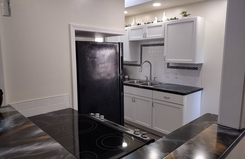 Marion House | Charming suite in Marion IN, right next to Indiana Wesleyan University