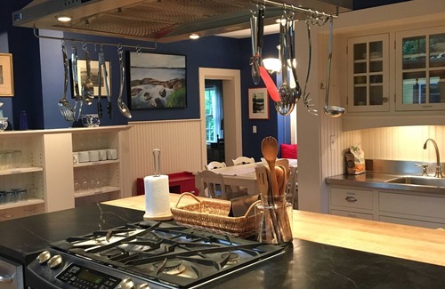 Bar Harbor House | Charming summer cottage, steps to town and Shorepath! Sleeps 10