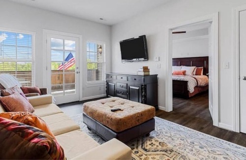 Blue Eye Apartment | Charming Sunset Treasure Lodge