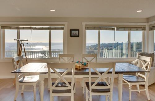 Northeast Tacoma Apartment | Charming Tacoma Apartment with Deck and Skyline Views!