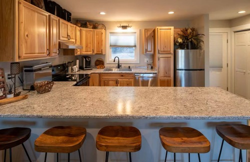 Sugar Mountain House | Charming townhome with 2 master suites, WiFi, AC in tranquil Sugar Mountain