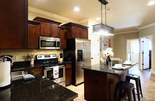 Oxford House | Charming Townhome - Brighton Villa