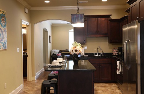 Oxford House | Charming Townhome - Brighton Villa