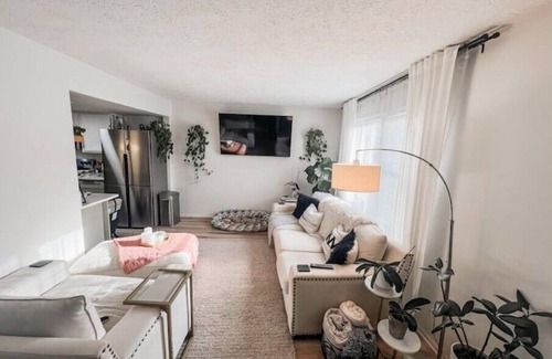 Sandy Springs House | Charming townhome minutes from Midtown ATLnn