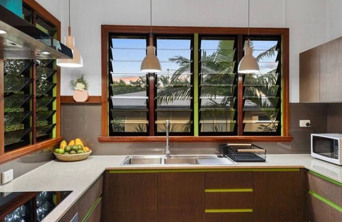 Manoora House | Charming Traditional Queenslander - Close To City