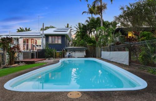 Manoora House | Charming Traditional Queenslander - Close To City