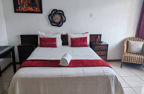 Pretoria Bed & Breakfast | Charming Tshwane B&B with Secure Entrance & Central AC
