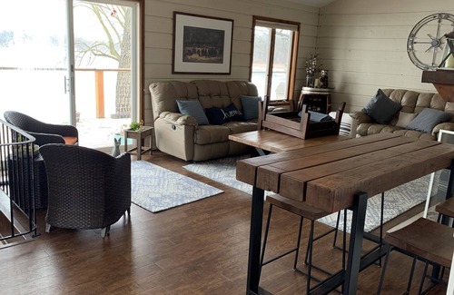 Twin Lakes House | Charming Twin Lakes Home on Lake Elizabeth