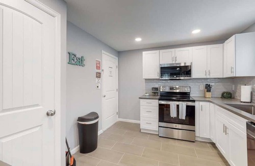 Dupont House | Charming Two-Bedroom Upper Unit in Great Location
