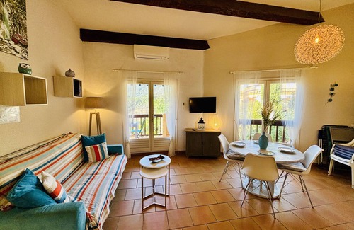 Espero-Pax Condo | Charming Two-Room Apartment with Stunning View of Notre-Dame Cove