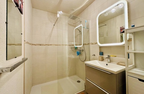 Espero-Pax Condo | Charming Two-Room Apartment with Stunning View of Notre-Dame Cove