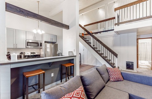 Mammoth Lakes Condo | Charming, two-story ski condo w/a wood stove, free WiFi, shared pool, & hot tub