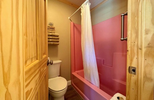 Trout Lake Hotel | Charming Up North hotel room #7 with AC at Twin Cedars Resort in Trout Lake MI