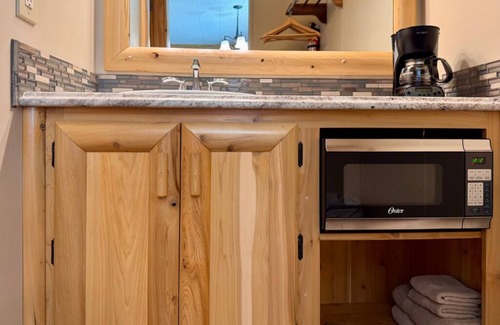 Trout Lake Hotel | Charming Up North hotel room #7 with AC at Twin Cedars Resort in Trout Lake MI