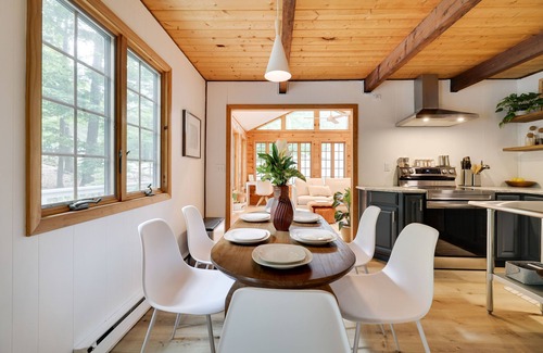 Lake Ariel Cabin | Charming, updated Cabin in The Hideout