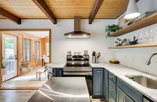 Lake Ariel Cabin | Charming, updated Cabin in The Hideout