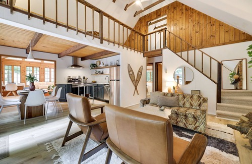 Lake Ariel Cabin | Charming, updated Cabin in The Hideout