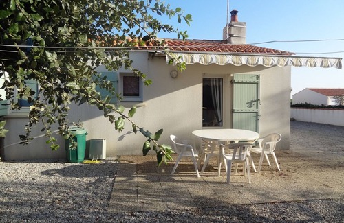 La Faute-sur-Mer House | Charming Villa Near Beach, Shops & Nature Activities - Sleeps 5, Pet-Friendly, WiFi Available
