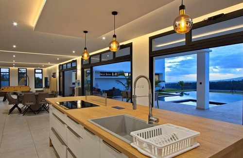 Ravine des Cabris Villa | Charming Villa with AC and infinity mirror pool in fabulous Saint-Pierre.