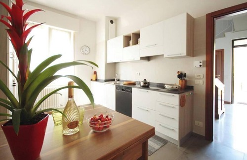 Salo Villa | Charming villa with private garden and AC in Salo', few steps away from the lake