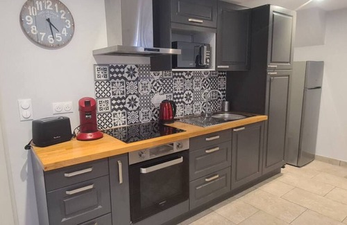 Menetou-Ratel Cottage | Charming Village Home with 3 Bedrooms, Modern Amenities, and Cozy Living Spaces