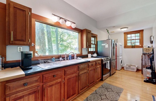 Barnard House | Charming waterfront 2BR house, private beach, waterfall, firepit, wifi, kayak