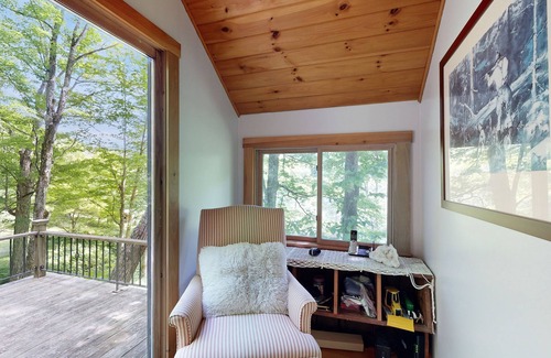 Barnard House | Charming waterfront 2BR house, private beach, waterfall, firepit, wifi, kayak