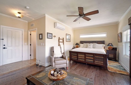 Suffolk Hotel | Charming waterfront hotel with balcony, WiFi and AC in delightful Suffolk