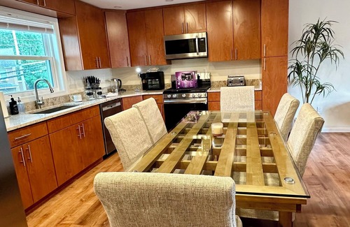 Saugerties South Apartment | Charming Waterfront 3BR, Hot Tub, Kayaks, Sauna, Pet Friendly,