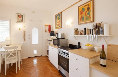 Toorak Apartment | Charming, well priced, recently renovated 1-bedroom deco apartment in Toorak