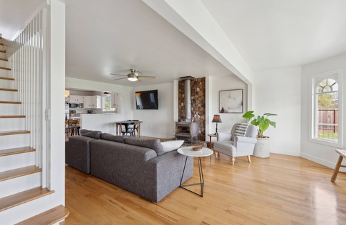 Sonoma House | Charming Wine Country Farmhouse W/Scenic Views 4 Bedroom Home by RedAwning