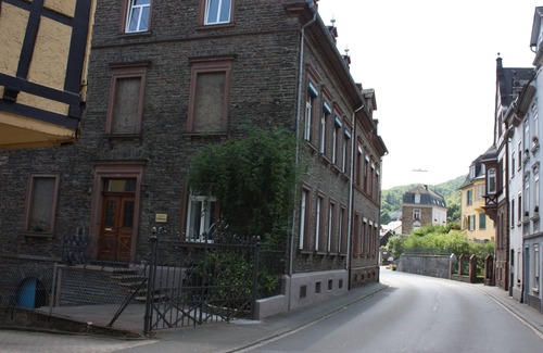 Traben-Trarbach Villa | Charming winegrower's house with a large garden between the vineyards