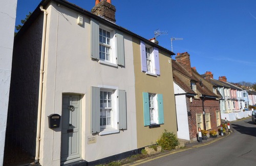 Hythe Cottage | Charming Writer's Retreat, sleeps 1 or a couple