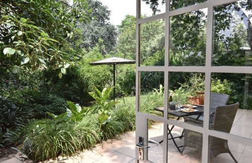 Muldersdrift House | Charming Yellowwood cottage for 2 people in spacious garden!