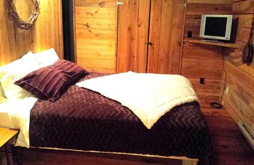 Champion House | Charmingly Rustic Weekend Getaway in the Mountains near Pittsburgh, Pennsylvania