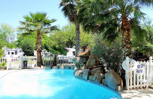 Kingsland House | ♥CharmingTinyHome♥@LBJ3MinWalk2Lake ♥Great4Couples