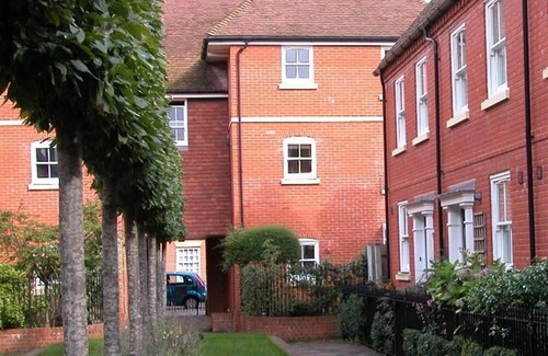 Salisbury Cottage | CHARTER COURT in Salisbury