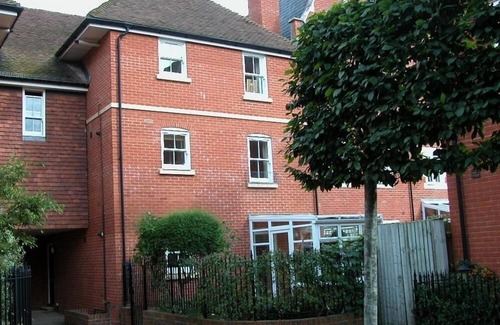 Salisbury Cottage | CHARTER COURT in Salisbury