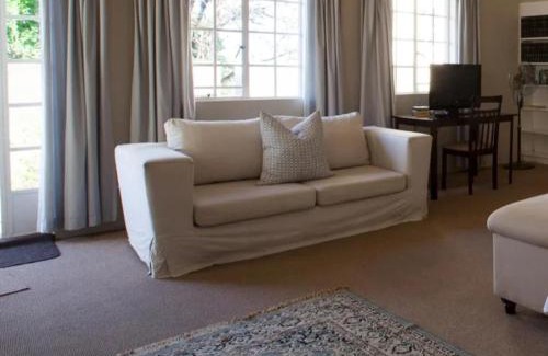 Greater Johannesburg Metropolitan Area Hotel | Chartwell Castle & Guest House