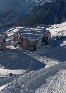 Ravaisch Apartment | Chasa Larets