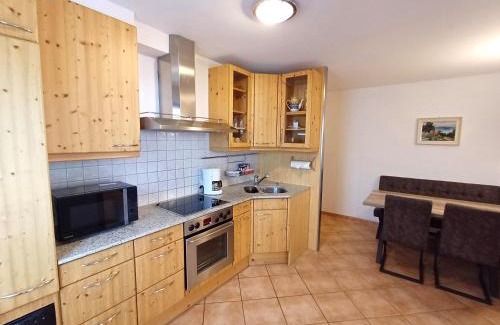 Ravaisch Apartment | Chasa Larets