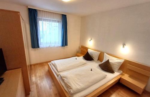 Ravaisch Apartment | Chasa Larets