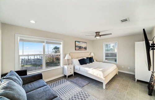 Tropic Resort | Chasing Pelicans #9 - Waterfront - Sunset Views