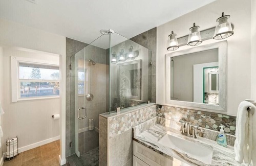 Tropic Resort | Chasing Pelicans #9 - Waterfront - Sunset Views