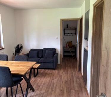 Jestrebi House | Chata Domovík