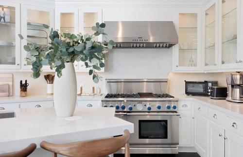 Beverly Hills House | Chateau Beverly Hills by Stay Awhile Villas