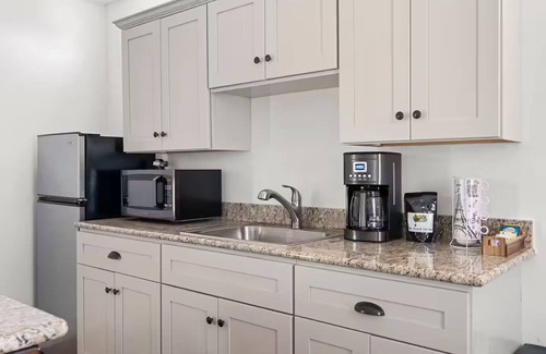 New Braunfels Villa | Chateau-Brahma, 2 private Bedrooms & pool